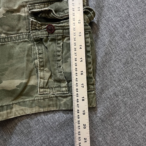 Abercrombie Fitch Camo Cargo Pockets Heavyweight Shorts - Men's Size 32 - Green - Picture 10 of 11
